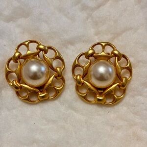 Elegant Faux Pearl Paolo Gucci Clip Ons